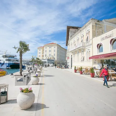 Luxury New !!! One And Only With Terrace & Free Bikes Apartamento Poreč