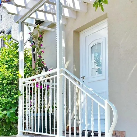 Luxury New !!! One And Only With Terrace & Free Bikes 아파트